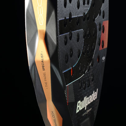 Neuron 02 Edge med geometrisk ramme