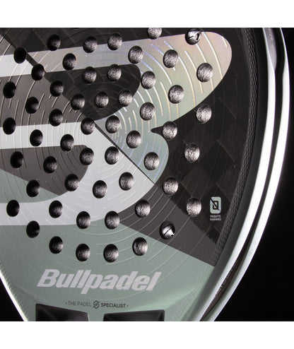 Flot design i den nye Bullpadel Hack 04